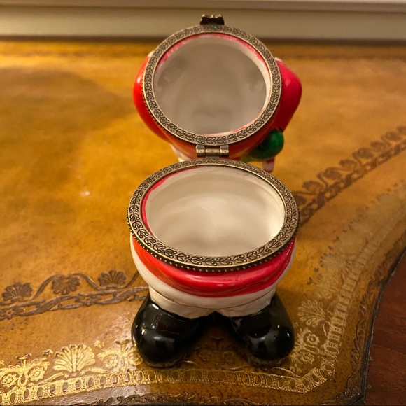 NWOT Cute Santa Claus Porcelain and Metal Hinged Trinket Box Collectible - Picture 3 of 6
